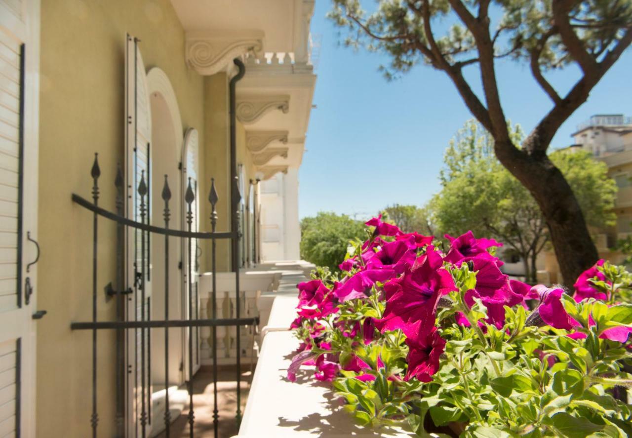 Novecento Suite Hotel Riccione Dış mekan fotoğraf