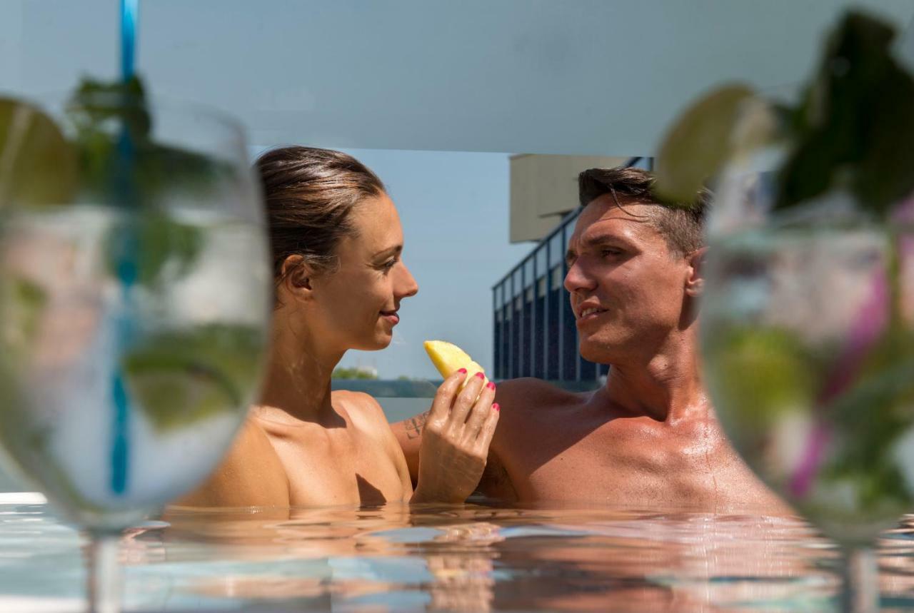 Novecento Suite Hotel Riccione Dış mekan fotoğraf