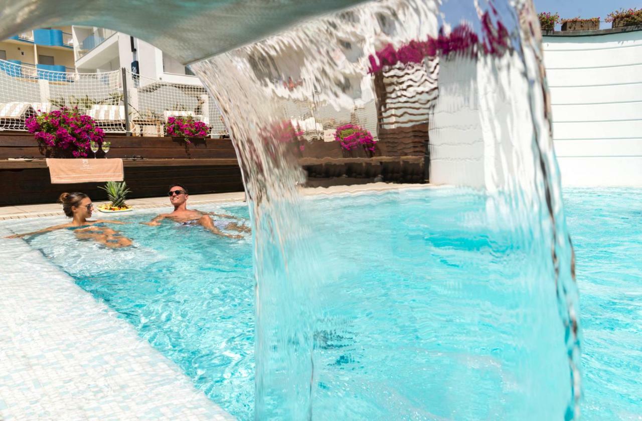 Novecento Suite Hotel Riccione Dış mekan fotoğraf